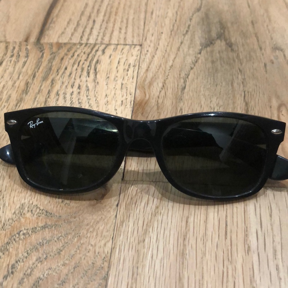 RayBan new wayfarer sunglasses